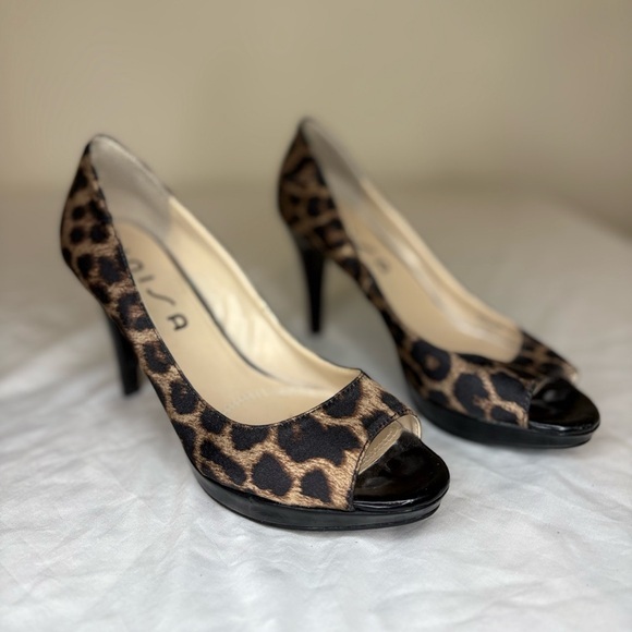 Unisa Nadette Women’s Leopard Print Peep Toe Heels - Picture 1 of 8